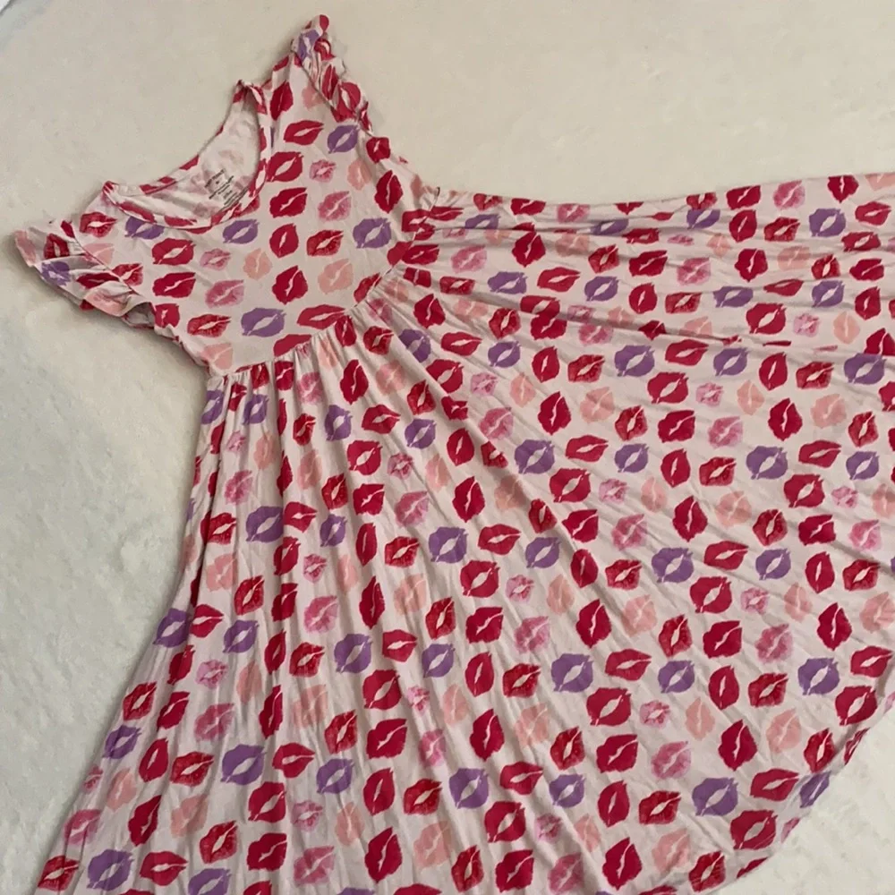 Posh Peanut | Lola Kiss Lips Flutter Sleeve Twirl Bamboo Dress Red/Pink (9Y) - Picture 15 of 15